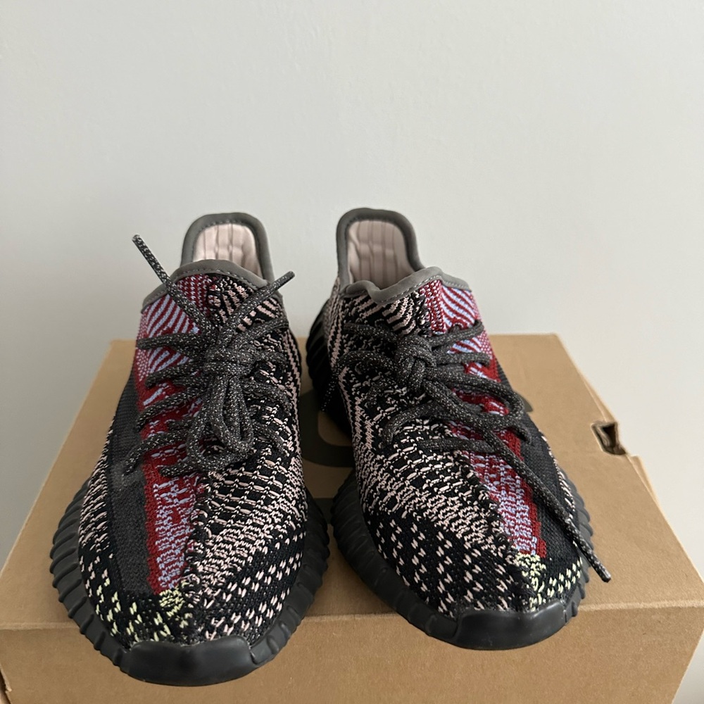 Yeezy boost 350 sneakers in very good condition
